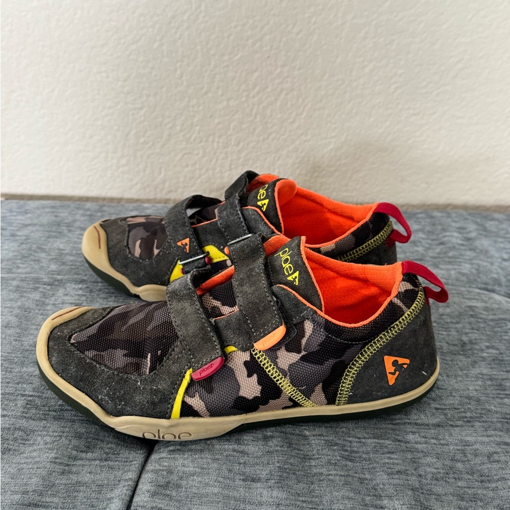 Plae Kids Boys Camouflage Shoes - Black and Orange - Size 3.5